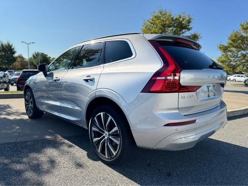 2022 Volvo XC60 B5 Momentum