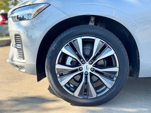 2022 Volvo XC60 B5 Momentum