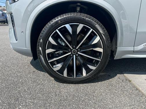 2025 Volvo XC90 Plug-In Hybrid T8 Ultra 7-Seater
