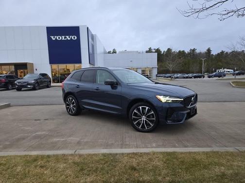 2023 Volvo XC60 B6 Ultimate Dark Theme
