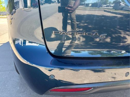 Fathom Blue Pearlcoat 2023 Chrysler Pacifica Hybrid Touring L