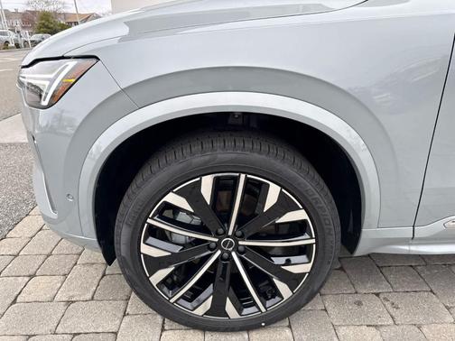 Metallic 2026 Volvo XC90 B6 Ultra 7-Seater