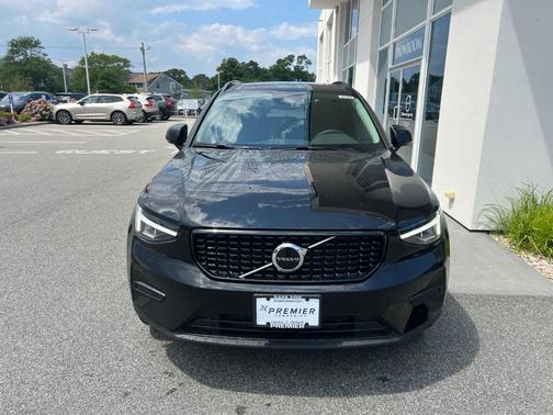 2026 Volvo XC40 B5 Core