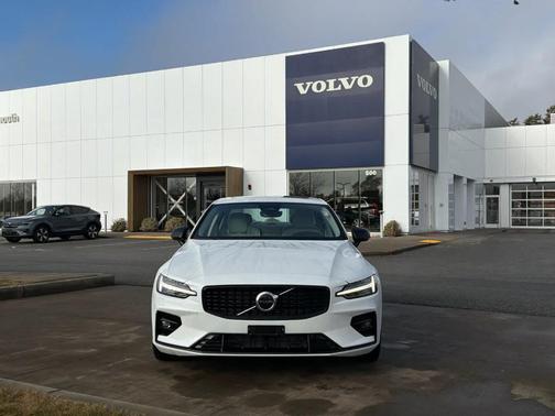 2025 Volvo S60 B5 Core