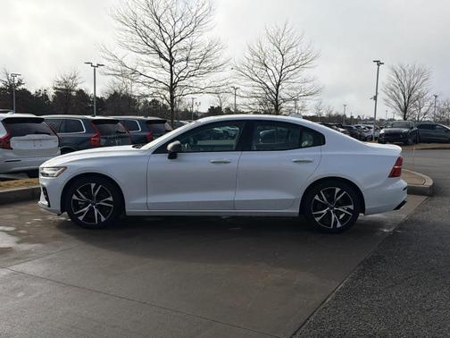 2025 Volvo S60 B5 Core