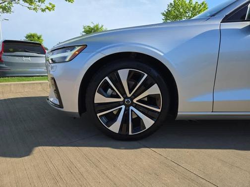 2022 Volvo S60 MOMENTUM