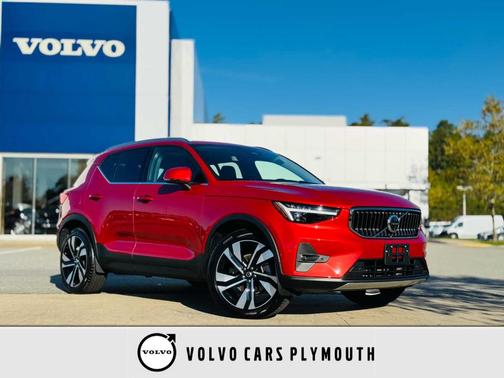 2025 Volvo XC40 B5 Ultra Bright Theme