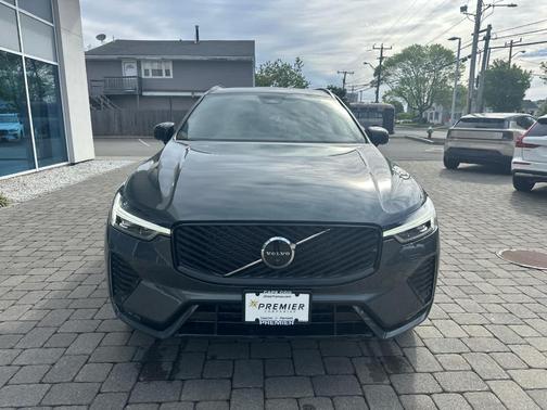 Forest Green 2026 Volvo XC60 B5 Plus