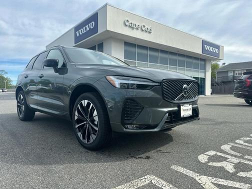 Forest Green 2026 Volvo XC60 B5 Plus