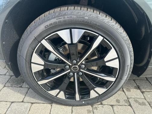 Forest Green 2026 Volvo XC60 B5 Plus