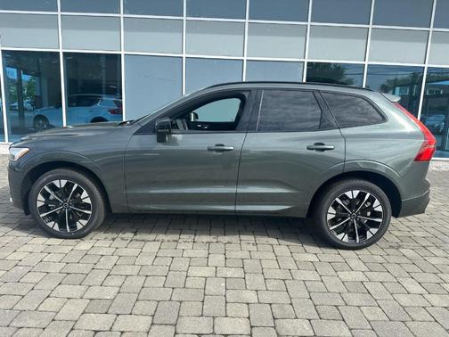 Forest Green 2026 Volvo XC60 B5 Plus
