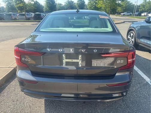Platinum Grey Metallic 2025 Volvo S60 B5 Plus