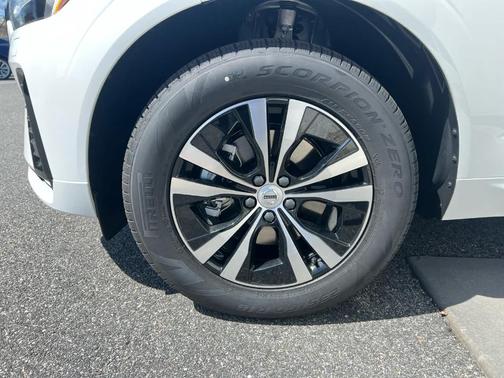 2025 Volvo XC60 B5 Core