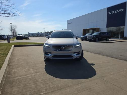 Silver 2024 Volvo XC90 B5 Plus Bright Theme