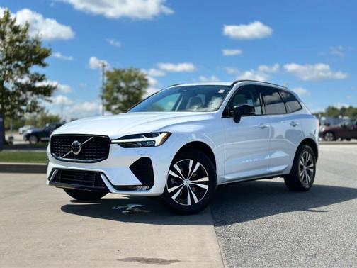 2024 Volvo XC60 B5 Core Dark Theme