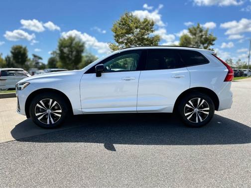 2024 Volvo XC60 B5 Core Dark Theme