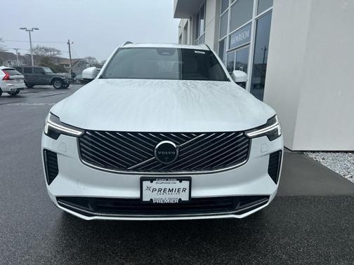Crystal White Pearl 2026 Volvo XC90 B6 Plus 7-Seater