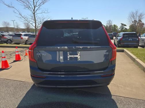 2023 Volvo XC90 B5 Core