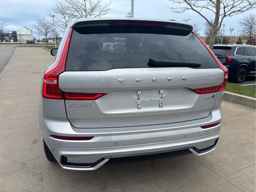 Silver 2025 Volvo XC60 B5 Core