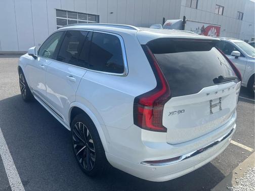 Crystal White Metallic 2025 Volvo XC90 B6 Plus 7-Seater