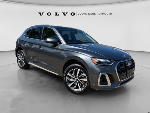 Daytona Gray Pearl Effect 2024 Audi Q5 45 S line quattro Premium
