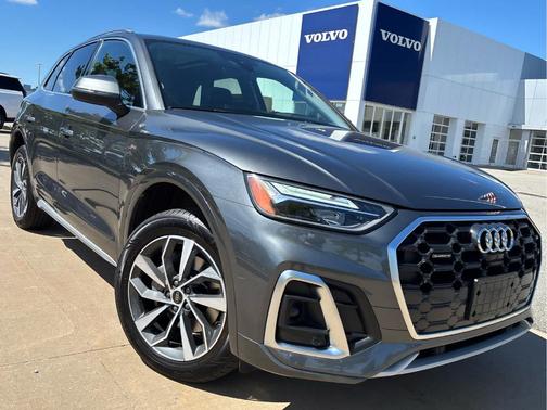 Daytona Gray Pearl Effect 2024 Audi Q5 45 S line quattro Premium