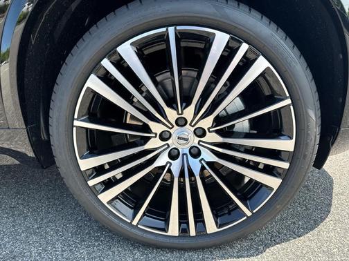 2025 Volvo XC90 B6 Plus 7-Seater