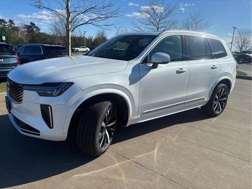 Crystal White 2026 Volvo XC90 B5 Core