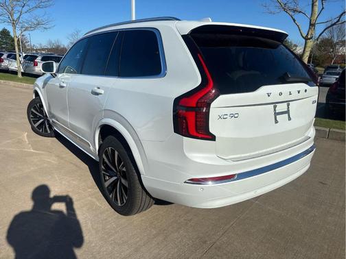 Crystal White 2026 Volvo XC90 B5 Core