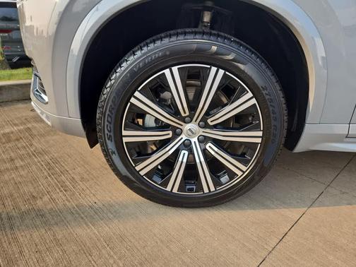 2025 Volvo XC90 B5 Core