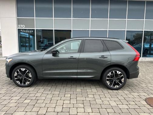Forest Green 2026 Volvo XC60 B5 Ultra
