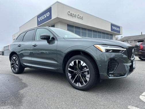 Forest Green 2026 Volvo XC60 B5 Ultra