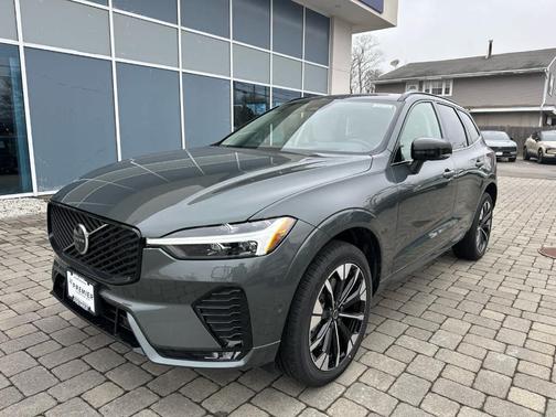 Forest Green 2026 Volvo XC60 B5 Ultra