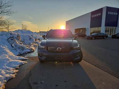 2022 Volvo XC40 Recharge Pure Electric P8 Twin Plus