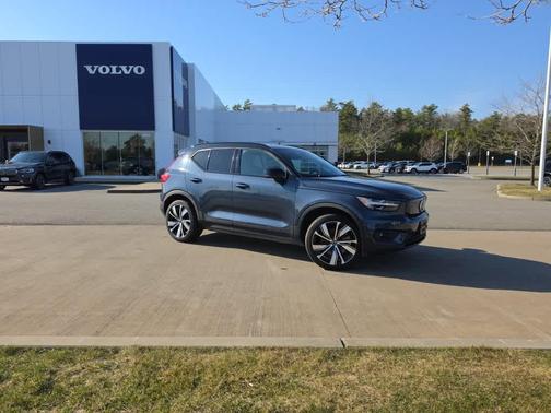 2022 Volvo XC40 Recharge Pure Electric P8 Twin Plus