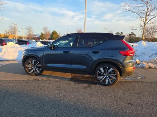 2022 Volvo XC40 Recharge Pure Electric P8 Twin Plus