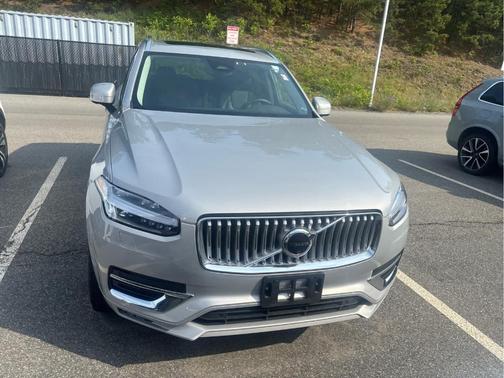 Silver 2023 Volvo XC90 B6 Plus 7-Seater
