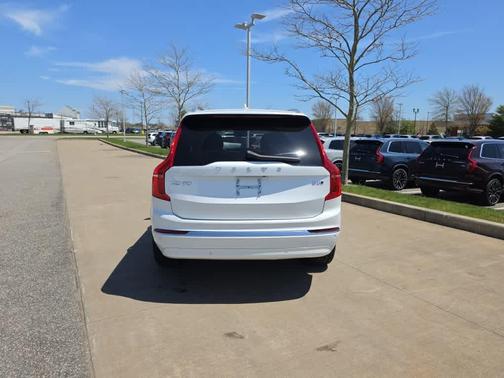 Crystal White Metallic 2023 Volvo XC90 B5 Plus
