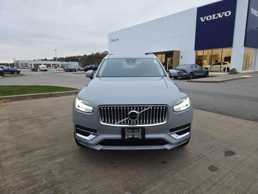 2024 Volvo XC90 B6 Plus Bright Theme 7-Seater