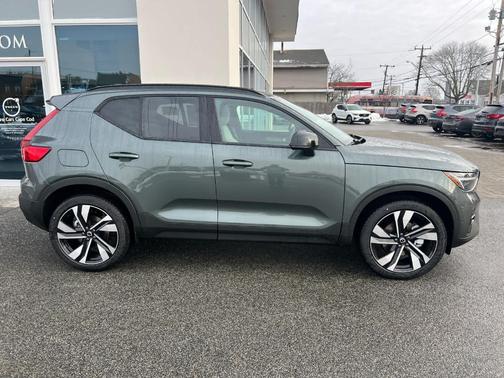 2026 Volvo XC40 B5 Ultra