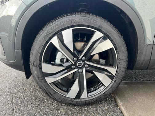 2026 Volvo XC40 B5 Ultra