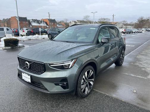 2026 Volvo XC40 B5 Ultra