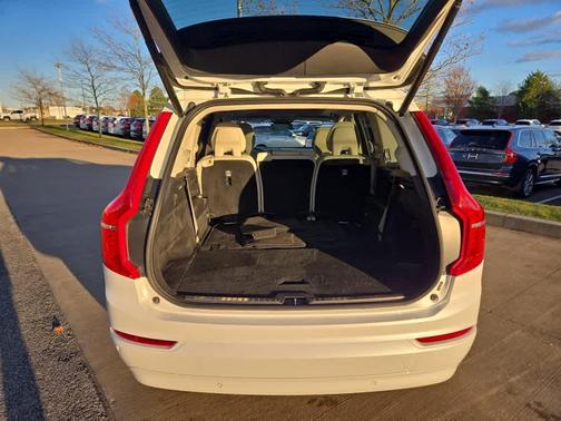 2023 Volvo XC90 B5 Core