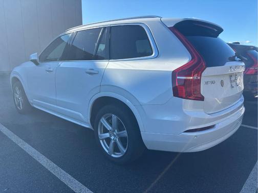 2023 Volvo XC90 B5 Core