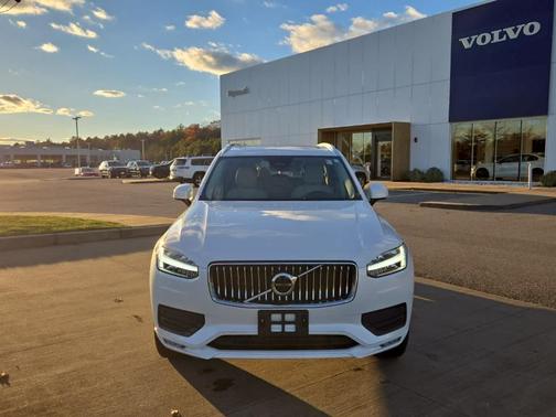 2023 Volvo XC90 B5 Core