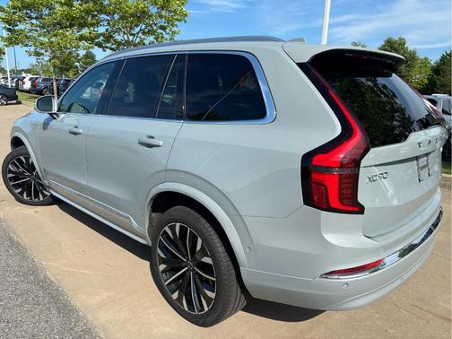 Metallic 2026 Volvo XC90 B6 Plus 7-Seater