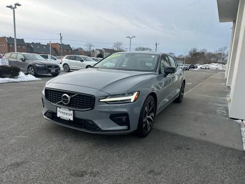 2025 Volvo S60 B5 Plus