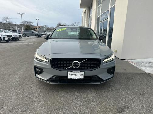 2025 Volvo S60 B5 Plus
