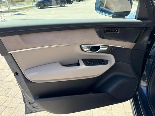 Denim Blue Metallic 2026 Volvo XC90 B6 Plus 7-Seater