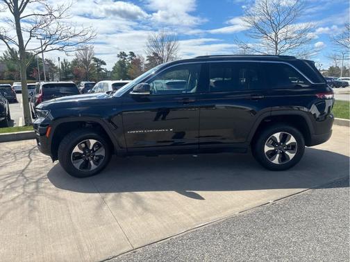 Diamond Black 2022 Jeep Grand Cherokee 4xe Base